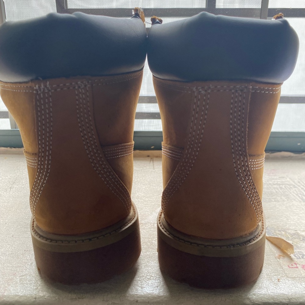 Women or kids timberlands